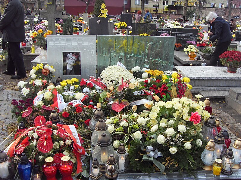 File:Krystyna Bochenek grave.JPG