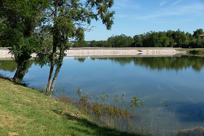 Français : Barrage du lac de Flourens.