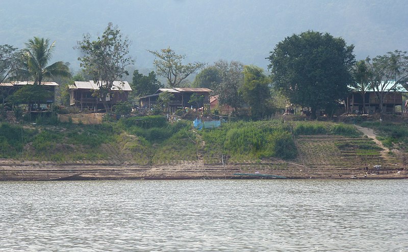 File:Laos Au fil du Mékong deChampassak à Ban Khonkèn (9).jpg