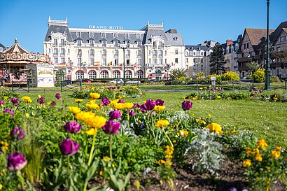 How to get to Cabourg with public transit - About the place