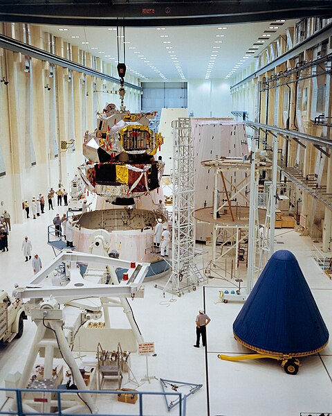 File:Lunar Module-1 and Spacecraft Lunar Module Adapter (SLA)-7 in the Kennedy Space Center's Manned Spacecraft Operations Building.jpg