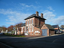 Ang Town Hall ug School sa Méneslies