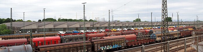 die Umladehalle in ganzer Länge