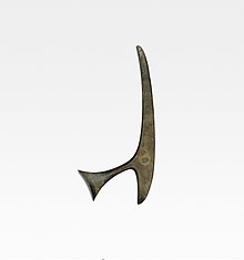 Blade-shaped bronze axe contains delicate pattern and are too weak to be used as weapon or agricultural tools, which indicates their ceremonial use. MET 29G A29AR4.jpg