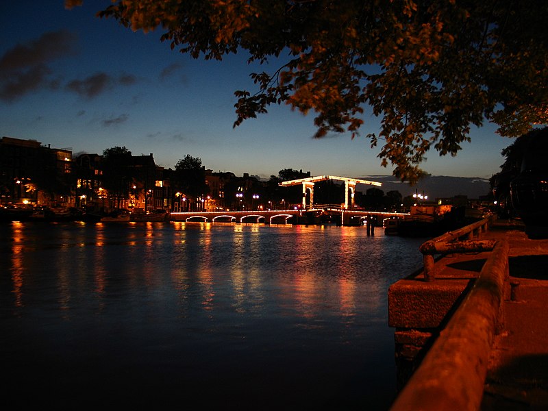 File:Magere Brug in Amsterdam.JPG