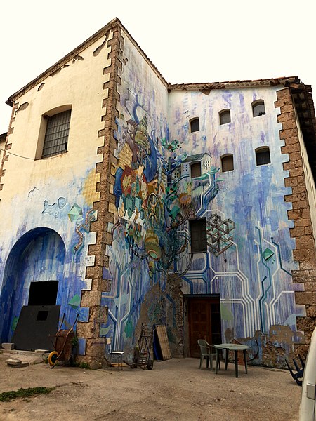 File:Main Graffitti wall in Calafou.jpg
