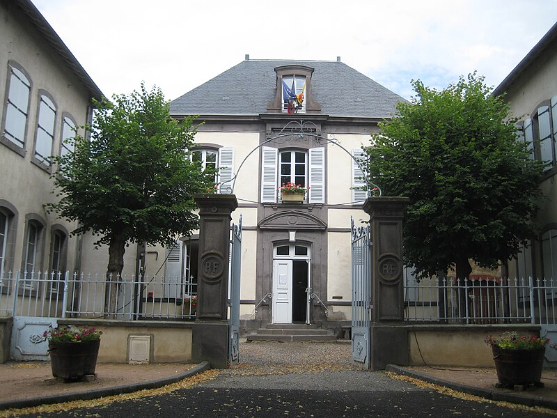 File:Mairie de Saint-Saturnin.jpg