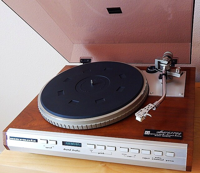 File:Marantz 6370Q turntable.jpg - Wikimedia Commons