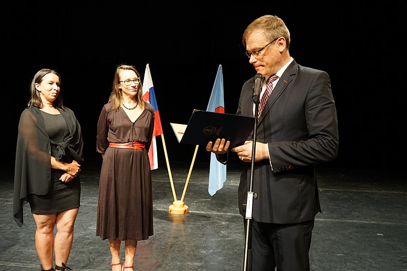 File:Marián Gešper awards a document on founding membership in Slovak Matica.jpg