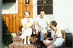 Miniatuur voor Bestand:Maria Elizabeth Winblad II (1895-1987), Naida Muriel Freudenberg (1915-1998), Richard Arthur Norton (1958- ), and Burnett Peter Van Deusen (1913-1993) in 1959 at 268 Gorden Drive in Paramus, New Jersey.jpg