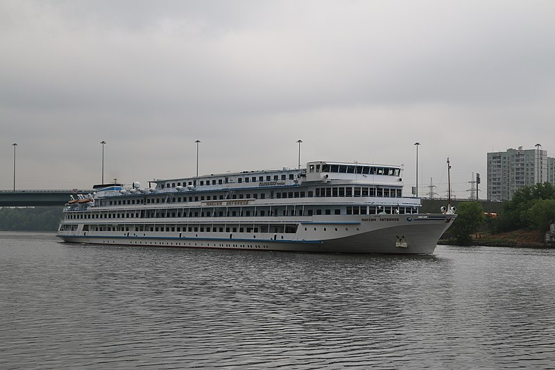 File:Maxim Litvinov in Khimki Reservoir 2016-05-17 Pic 05.JPG