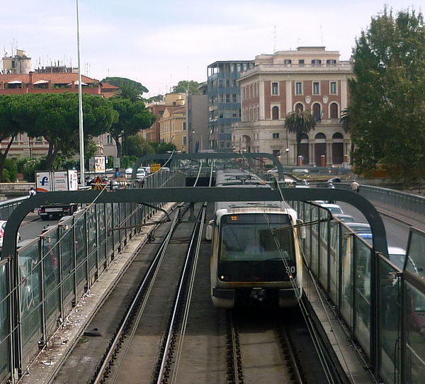 Train crossing the Tiber River