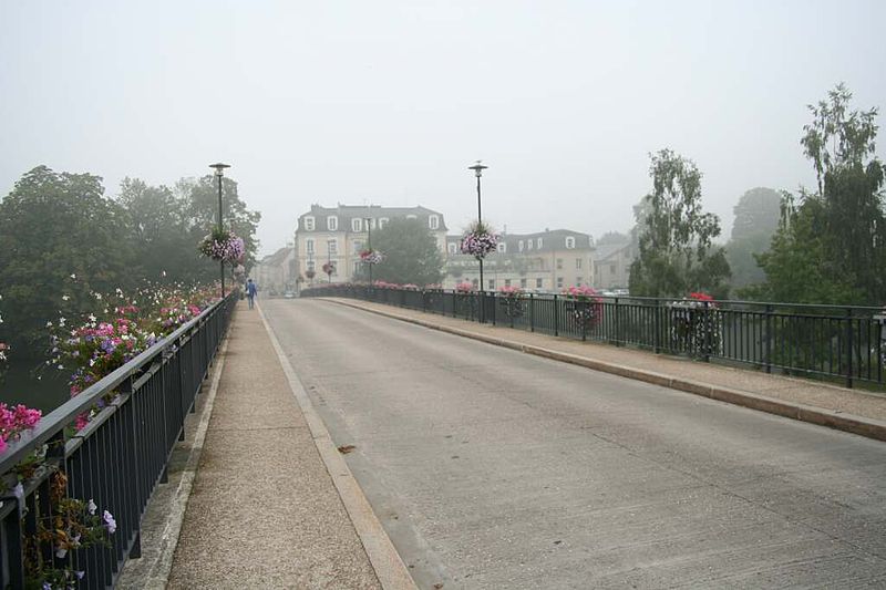 File:Meulan - Pont aux perches03.jpg