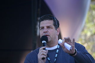Mike Golic sportscaster and former NFL player