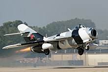 2015 Oshkosh Hava Gösterisi sırasında bir Mikoyan-Gurevich MiG-17 fotoğrafı