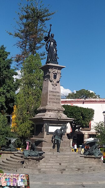 File:Monumento de Josefa Ortiz de Domínguez; Corregidora de Querétaro, México.jpg