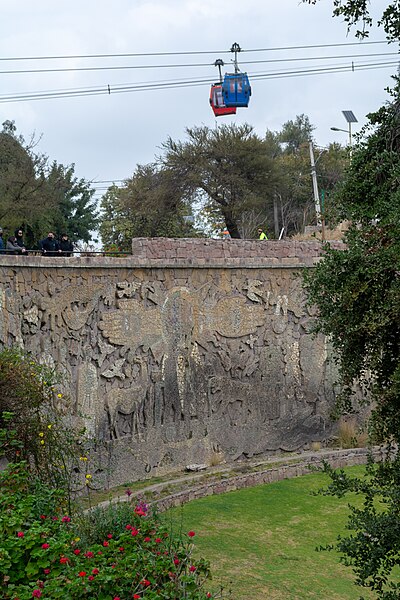 File:Mural Tupahue, Parque Metropolitano, Santiago 20210808.jpg