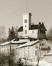 Nälkälinnanmäellä vuosina 1873–1963 sijainnut kesäravintola- ja näkötornirakennus kaupungin etelärannalta kuvattuna 30.3.1957.