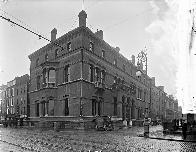 The building in the 1910s