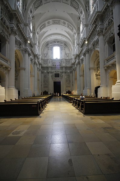 File:Nave looking towards the entrance - Theatinekirche - Munich - Germany 2017.jpg