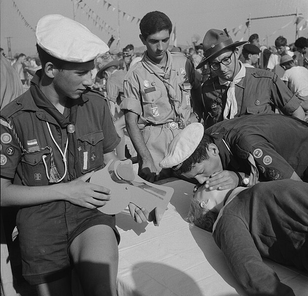 File:Nederlandse zeeverkenners Jamboree 1963 te Marathon Griekenland.jpg
