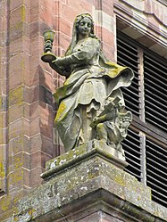 Statue baroque "La Foi" à la base du clocher
