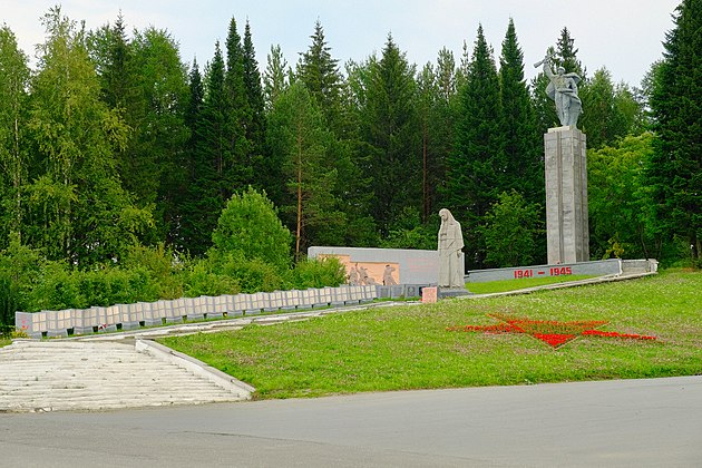 Погода в нижней туре свердловской. Мемориальный комплекс нижняя тура. Нижняя тура Обелиск. Нижняя тура памятники. Мемориал верхняя тура.