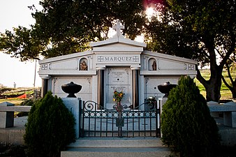 Oak Hill Memorial Park (4187436924) .jpg