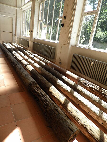 File:Odos Anexartisias wooden poles in documenta 13 bis.JPG