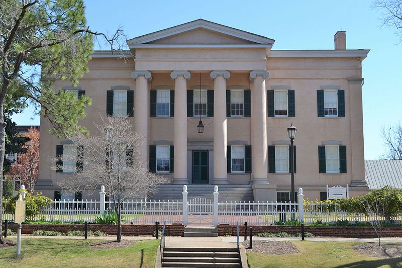 Файл:Old Governor's Mansion; Milledgeville, Georgia; March 13, 2011.JPG