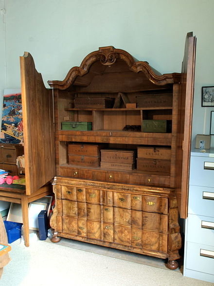 Original cabinet containing the banker's possessions in Teyler's "comptoir". Old cabinet with boxes that belonged to Teyler.JPG