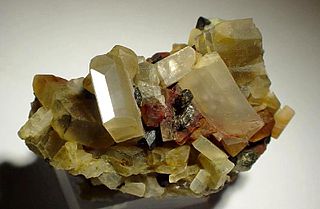 <span class="mw-page-title-main">Oligoclase</span> Sodium-rich plagioclase feldspar mineral