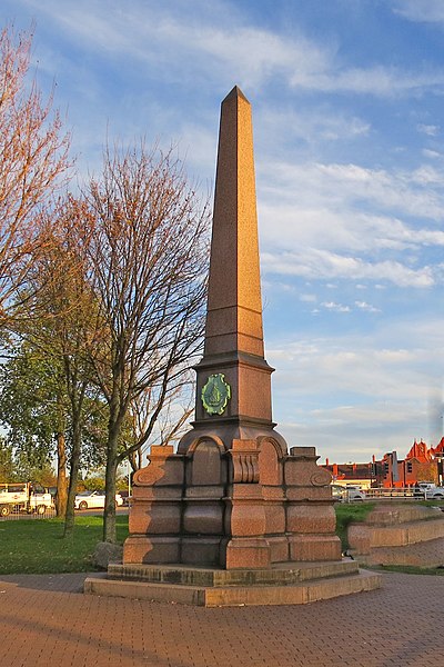 File:Oliver Heywood Monument in Salford.jpg