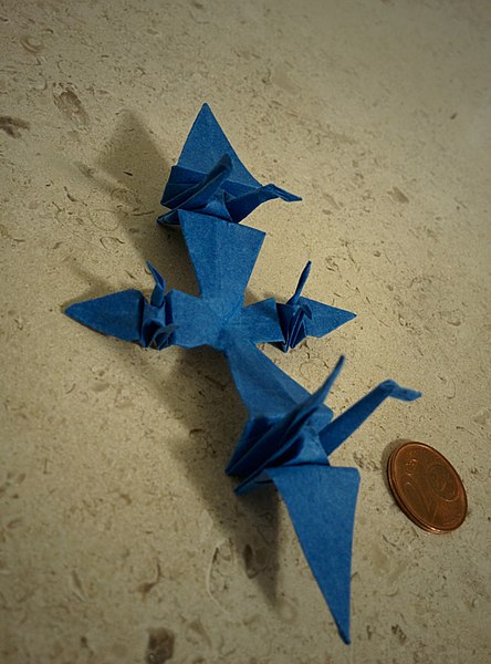 File:Origami-cranes-tobefree-20151223-222217.jpg