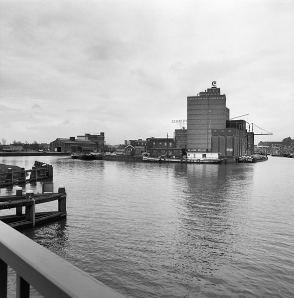 File:Overzicht Schuttevaerhaven met toegang Achtergracht op Stadsgracht - Zwolle - 20228498 - RCE.jpg