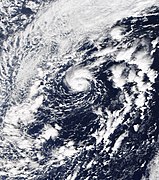 Imagens de satélite da tempestade subtropical Pablo em 25 de outubro de 2019, com uma característica visual formativa