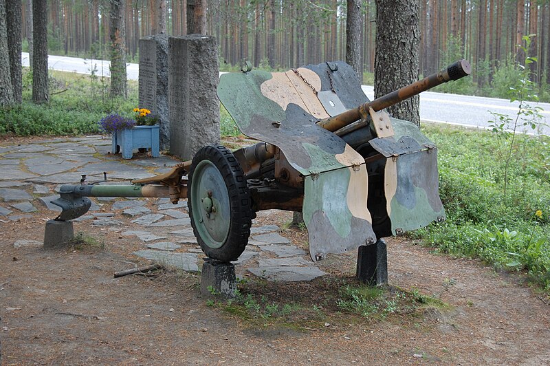File:Paikanselkä, Salla. Anti - tank talvisota.jpg