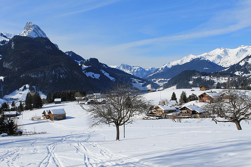 File:Panoramaweg Saanenmöser - Schönried - Gruben - Gstaad - panoramio (33).jpg