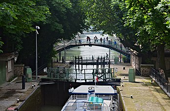 Les écluses des Récollets, sur le canal Saint-Martin, dans le 10e arrondissement de Paris. (définition réelle 4 774 × 3 113)