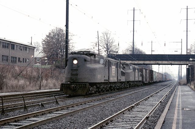 PC locomotives #4801 and #4800, both former-PRR GG1s, haul freight through North Elizabeth, New Jersey, in December 1975.