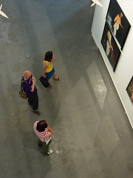 File:People looking at art in Mänttä Art Festival 2009.jpg