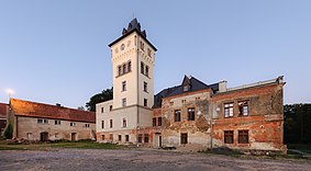 Zdjecie panoramatyczne zamku w Piławie Górnej