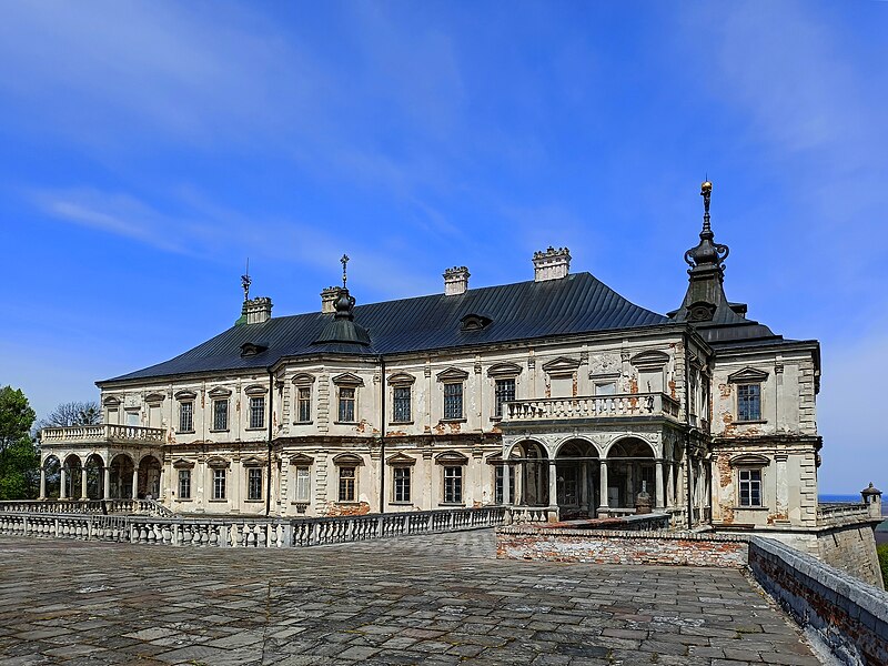 File:Pidhirtsi castle palace.jpg