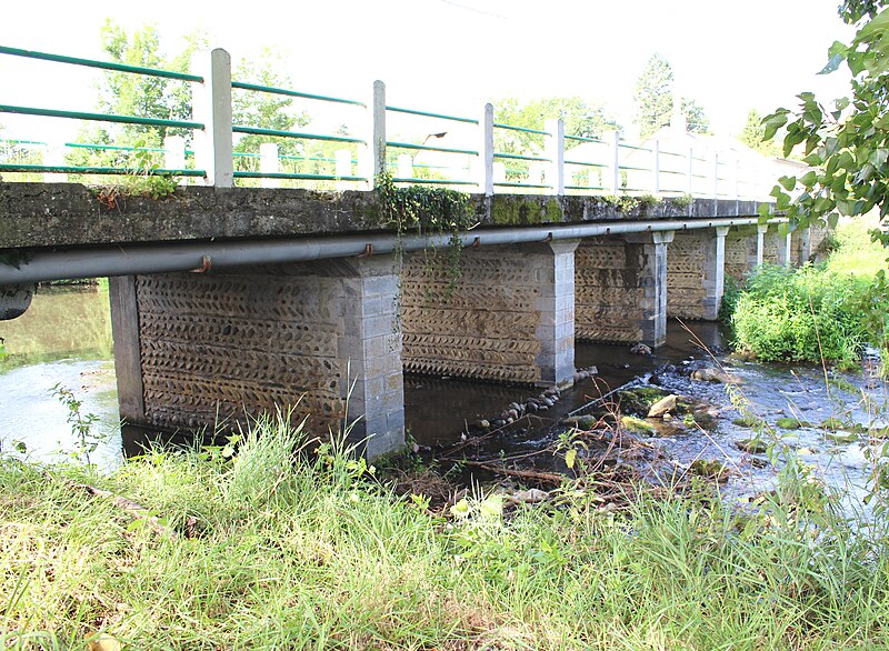 File:Pont de Gayan (Hautes-Pyrénées) sur l'Échez 1.jpg