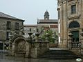 Adro da Igreja da Virgem Peregrina com vista para a praça