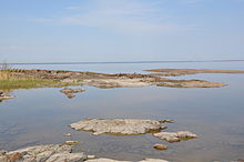 Extraordinary flat surfaces of the Sub-Cambrian peneplain around the shores of Lake Vanern near Kinnekulle Precambrian peneplain Kinnekulle.jpg