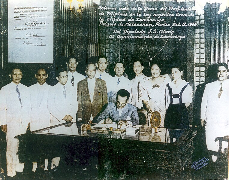 File:President Quezon signing the Zamboanga City Charter at the Malacañang Palace on October 12, 1936.jpg