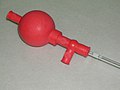 Peleusball auf Auslaufpipette