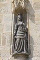 Quimper, façade sud de la cathédrale Saint-Corentin : le portail Sainte-Catherine, statue de sainte Catherine d'Alexandrie