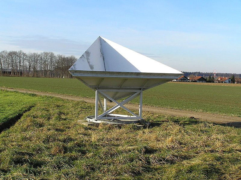 File:Radarreflektor Unterbrunn.JPG